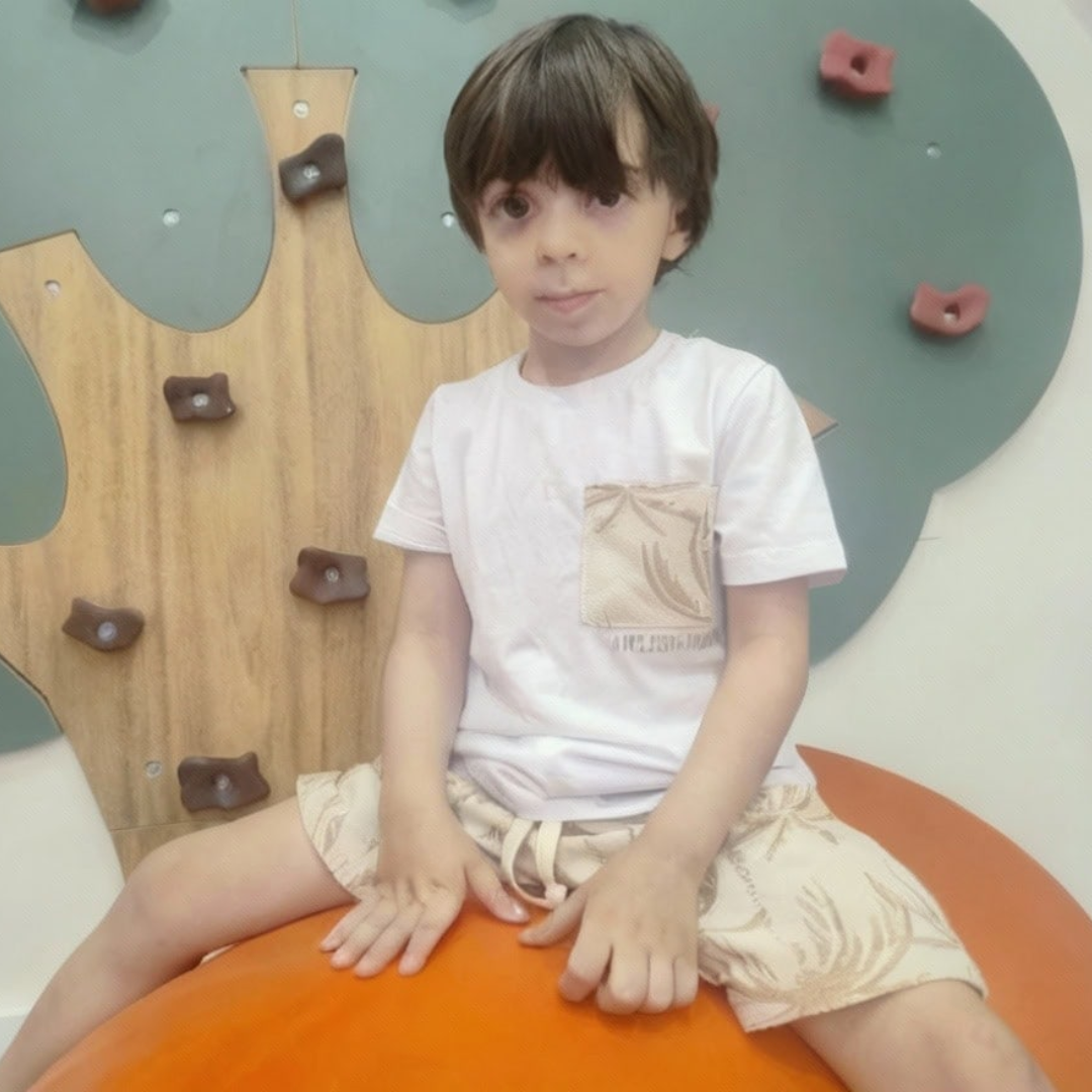 Criança em atividade lúdica na InterFoco